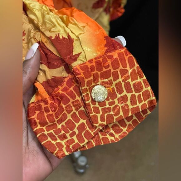 Retro Radiance: Vintage Yellow & Orange Abstract Button-Up - Picture 4 of 4